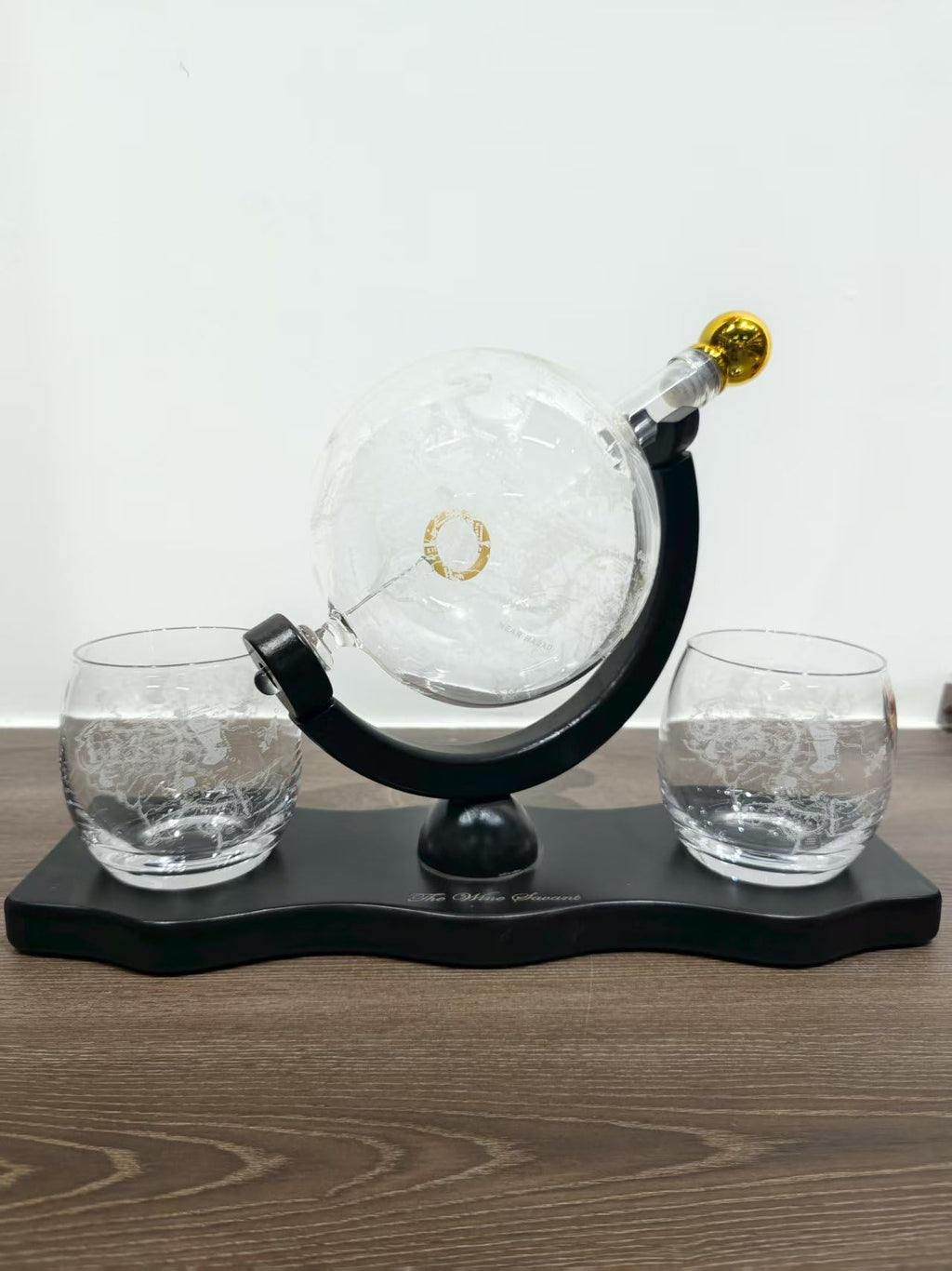 Middle Earth Decanter Set with Gold Ring -3