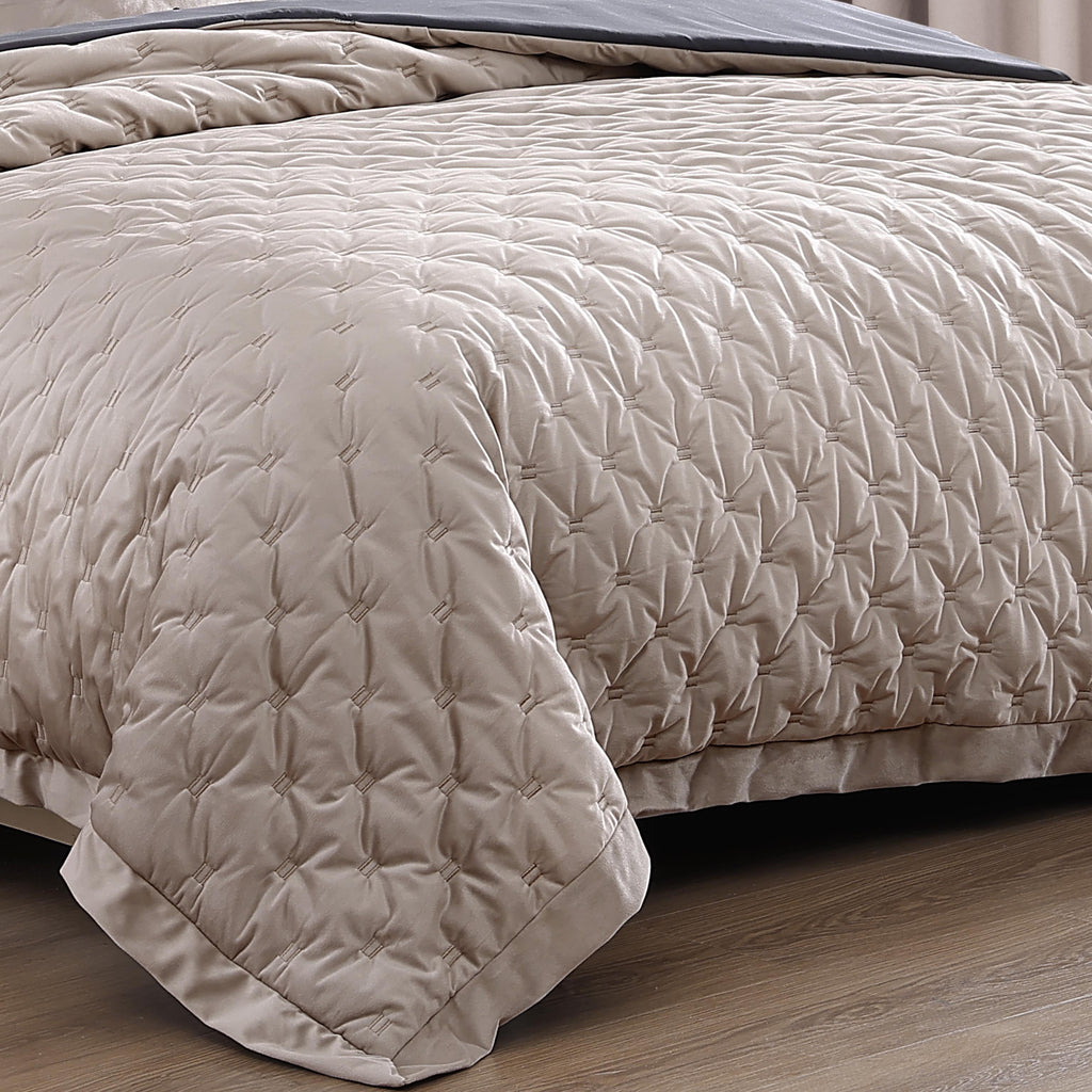Bebejan 3 Piece Velvet Comforter Set