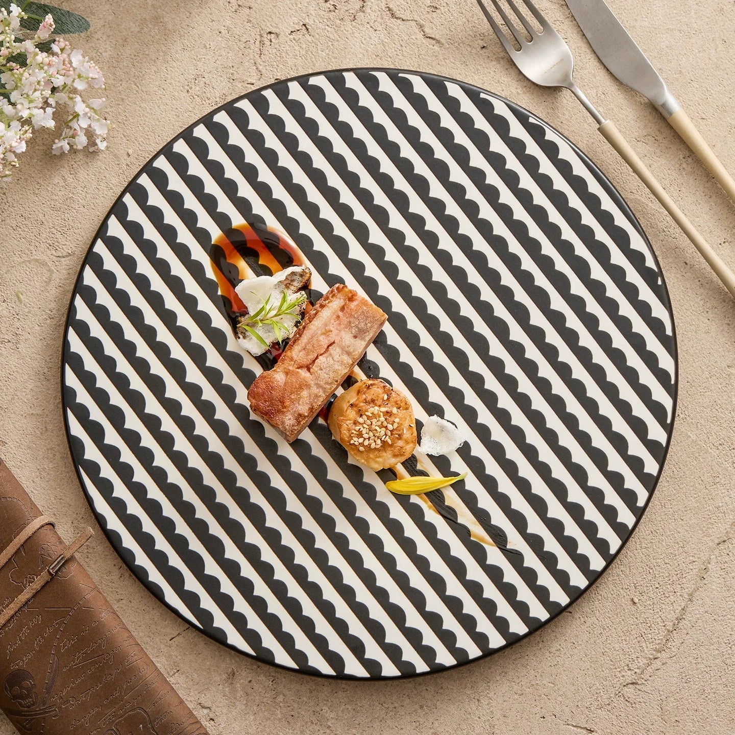 Black & White Geometric Ceramic Dinner Plate – 10.25" Modern Tableware-0