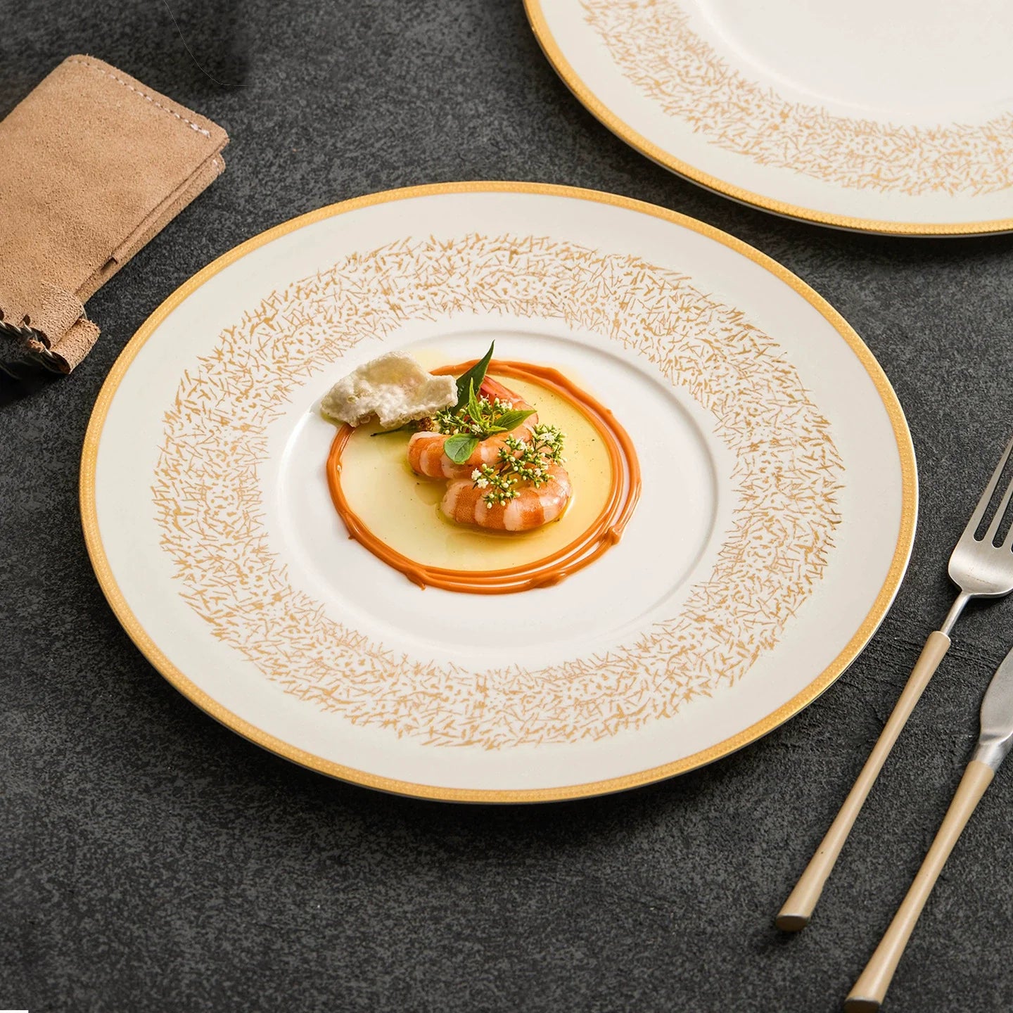 Gold-Pattern Wide-Rim Ceramic Plate — Collector’s Edition Fine Tableware-0