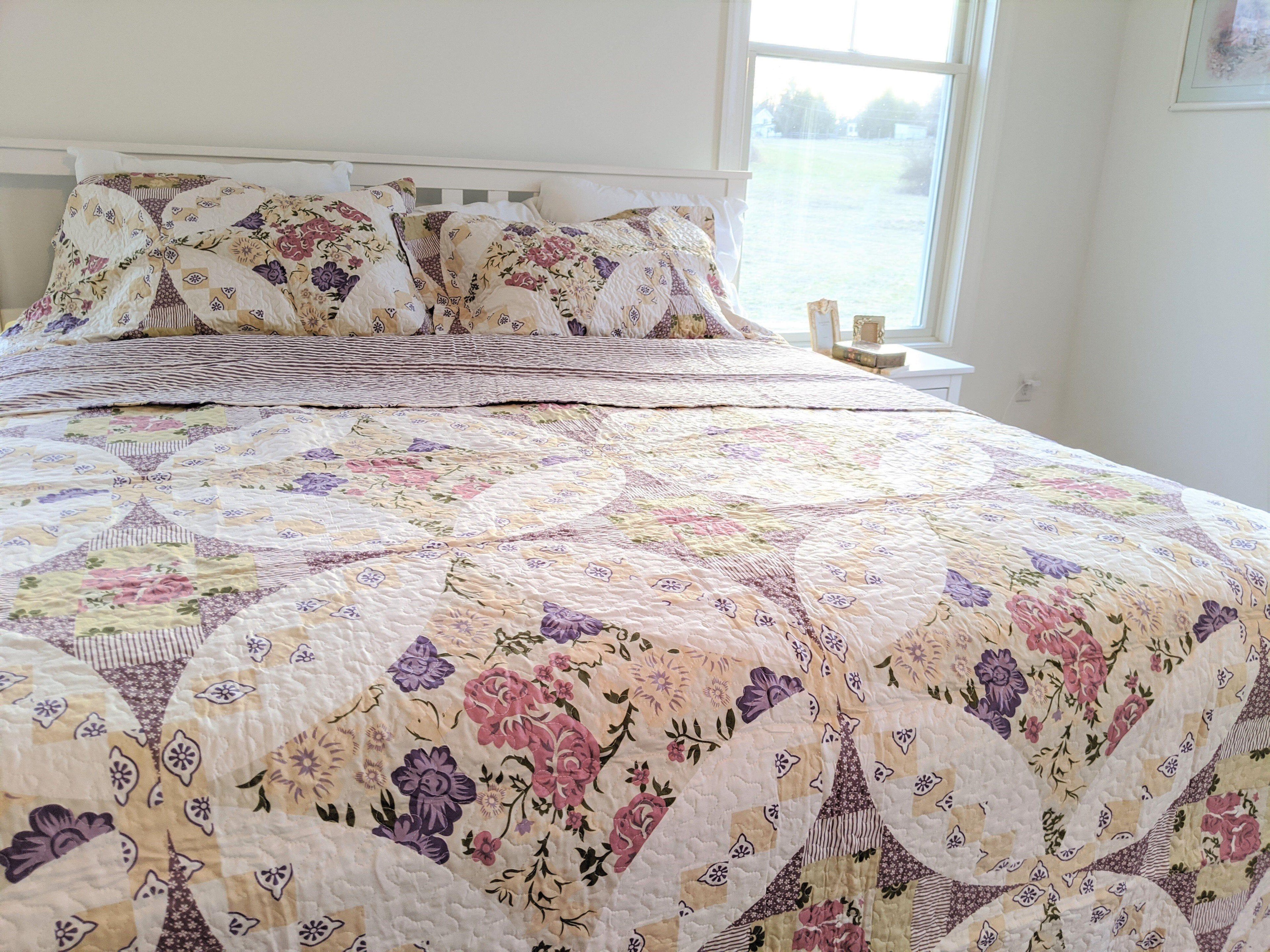 DaDa Bedding Wisteria Cottage Roses Floral Lightweight Quilted Bedspread Set (HS-1003)-2