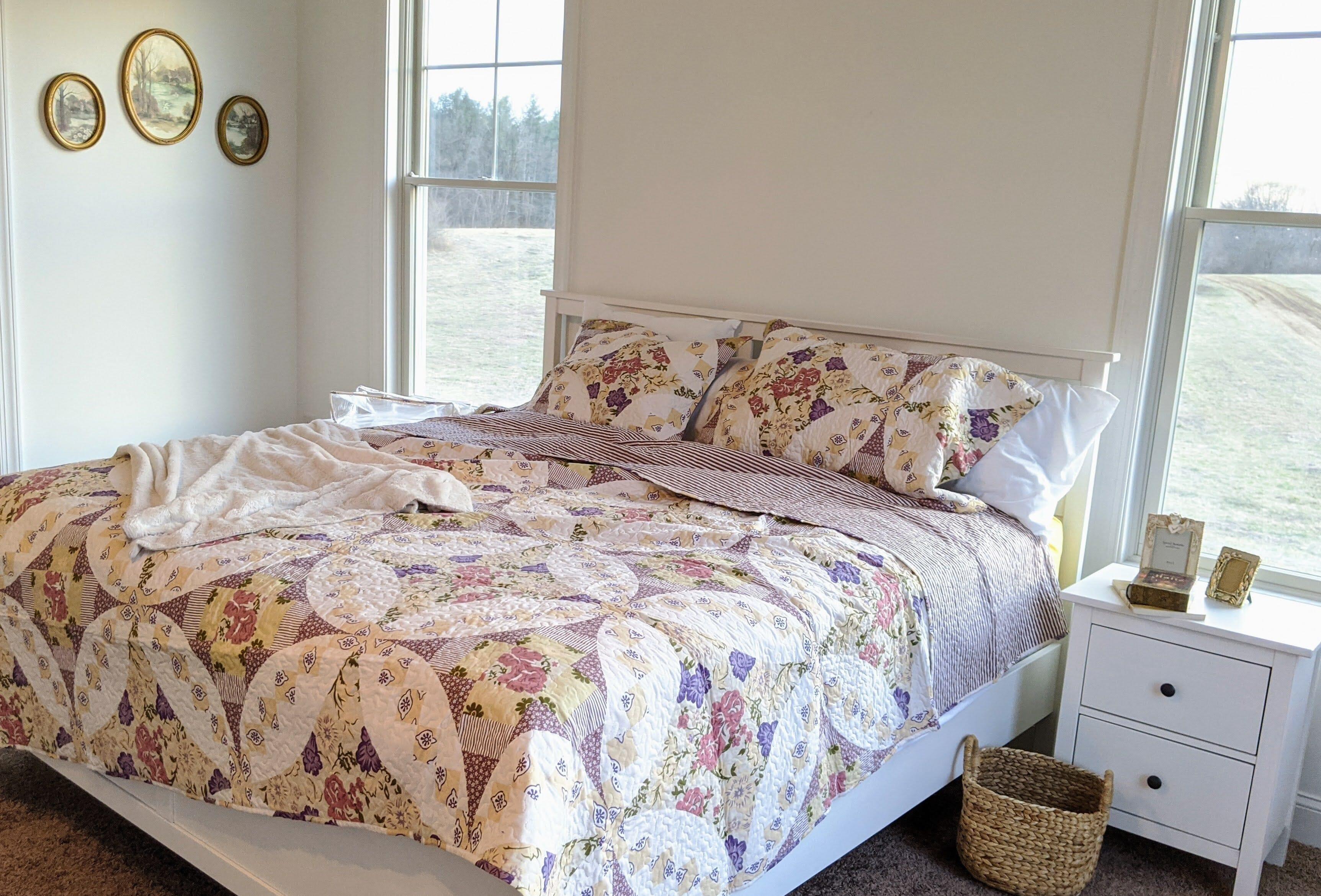 DaDa Bedding Wisteria Cottage Roses Floral Lightweight Quilted Bedspread Set (HS-1003)-1