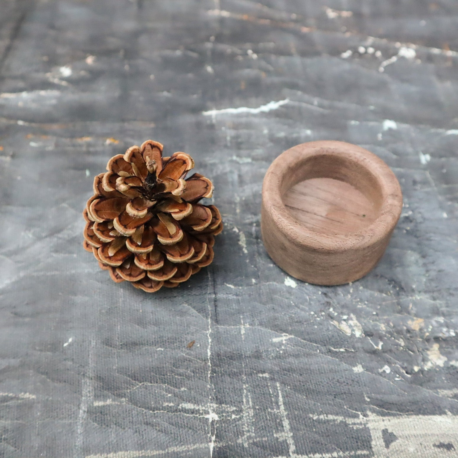 Pinecone Wooden Essential Oil Diffuser-1