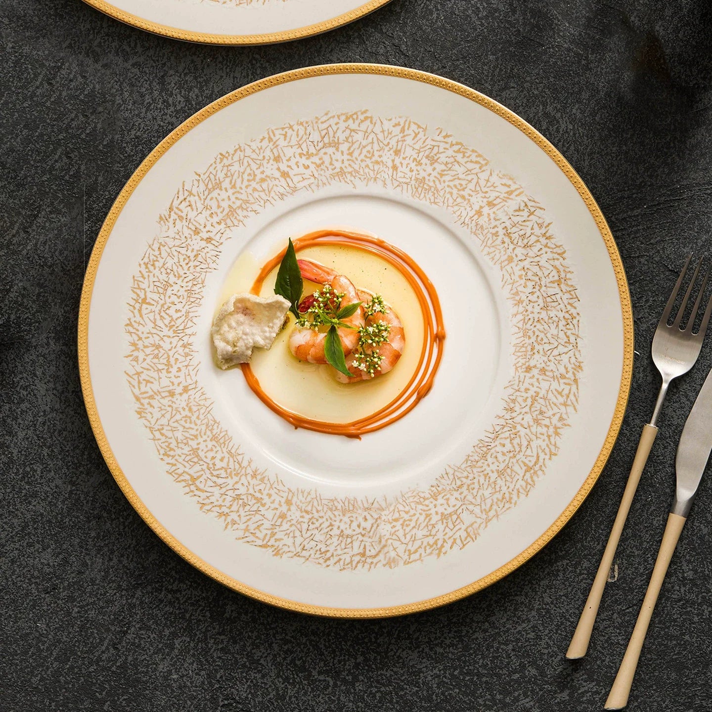Gold-Pattern Wide-Rim Ceramic Plate — Collector’s Edition Fine Tableware-1