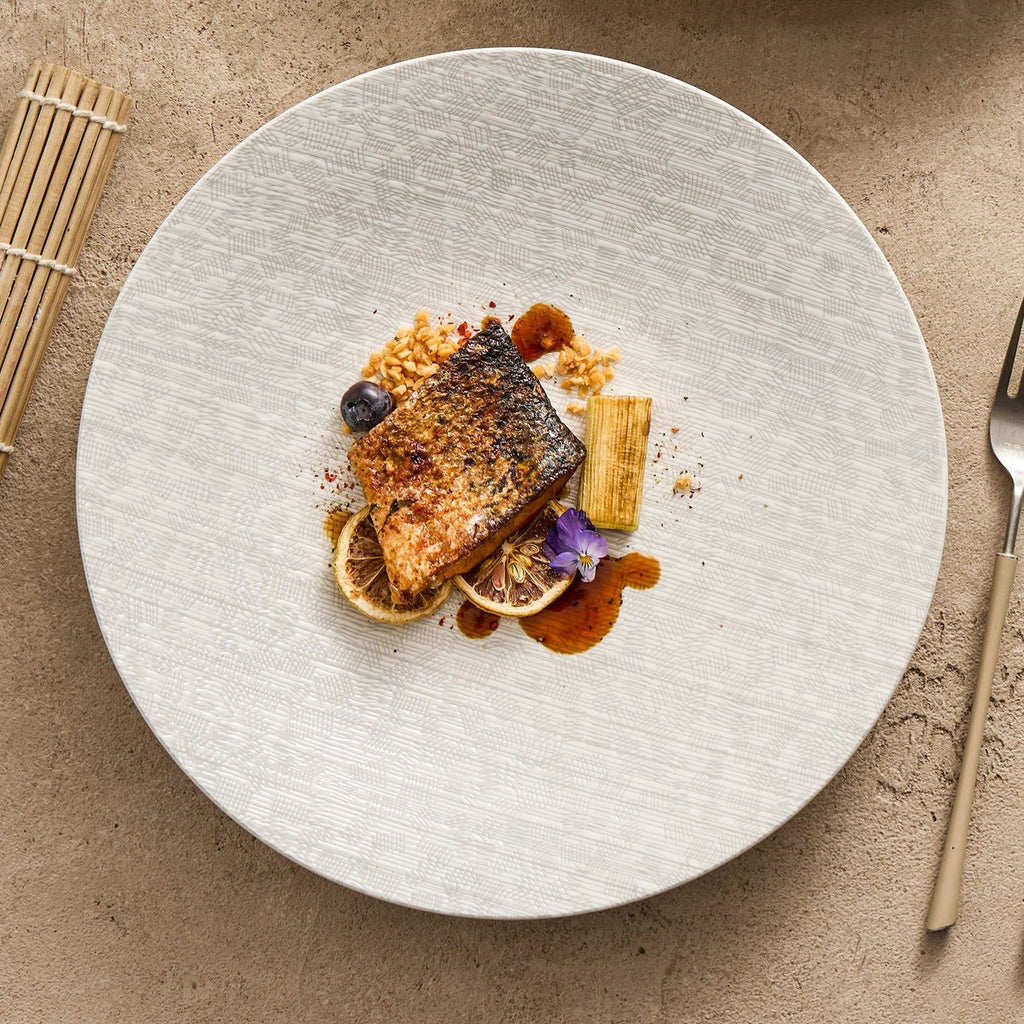Striped-Texture Shallow Presentation Plate — Modern Fine Dining-1
