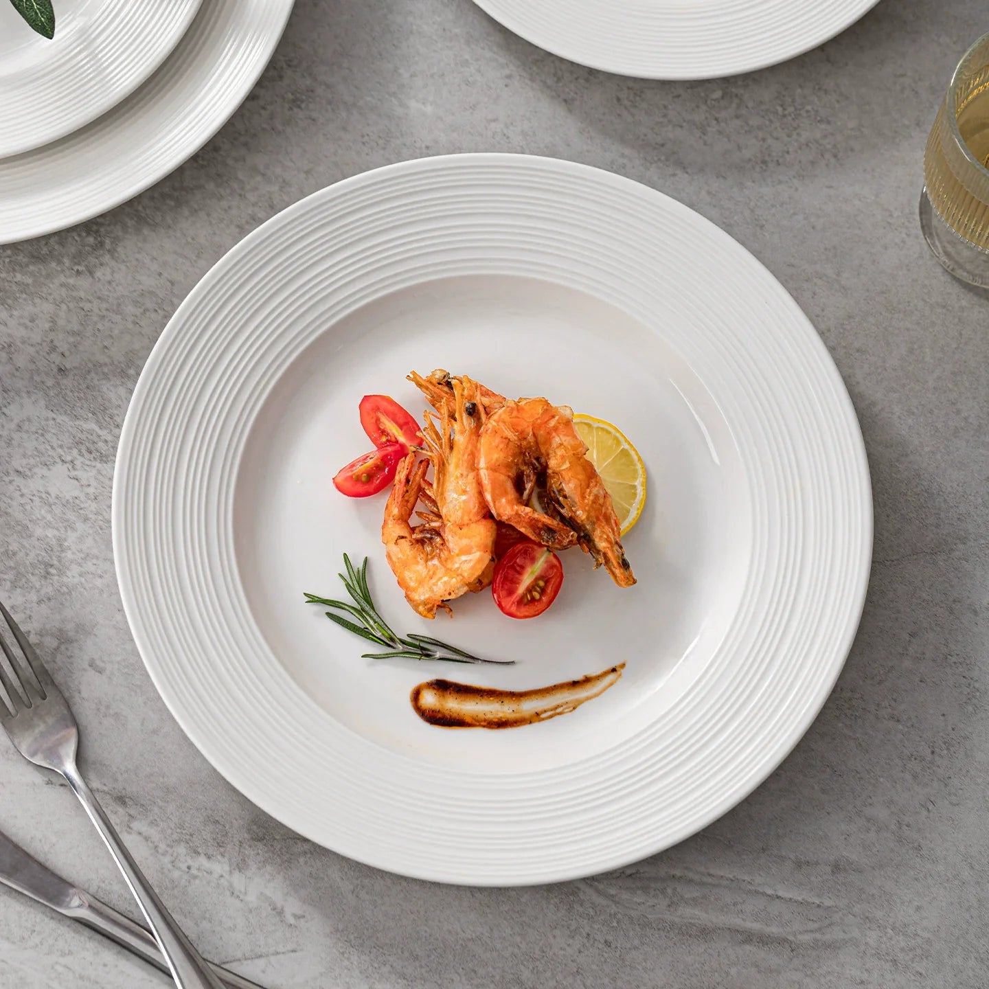 Ribbed Rim Shallow Plate — Refined Fine Dining Presentation-0