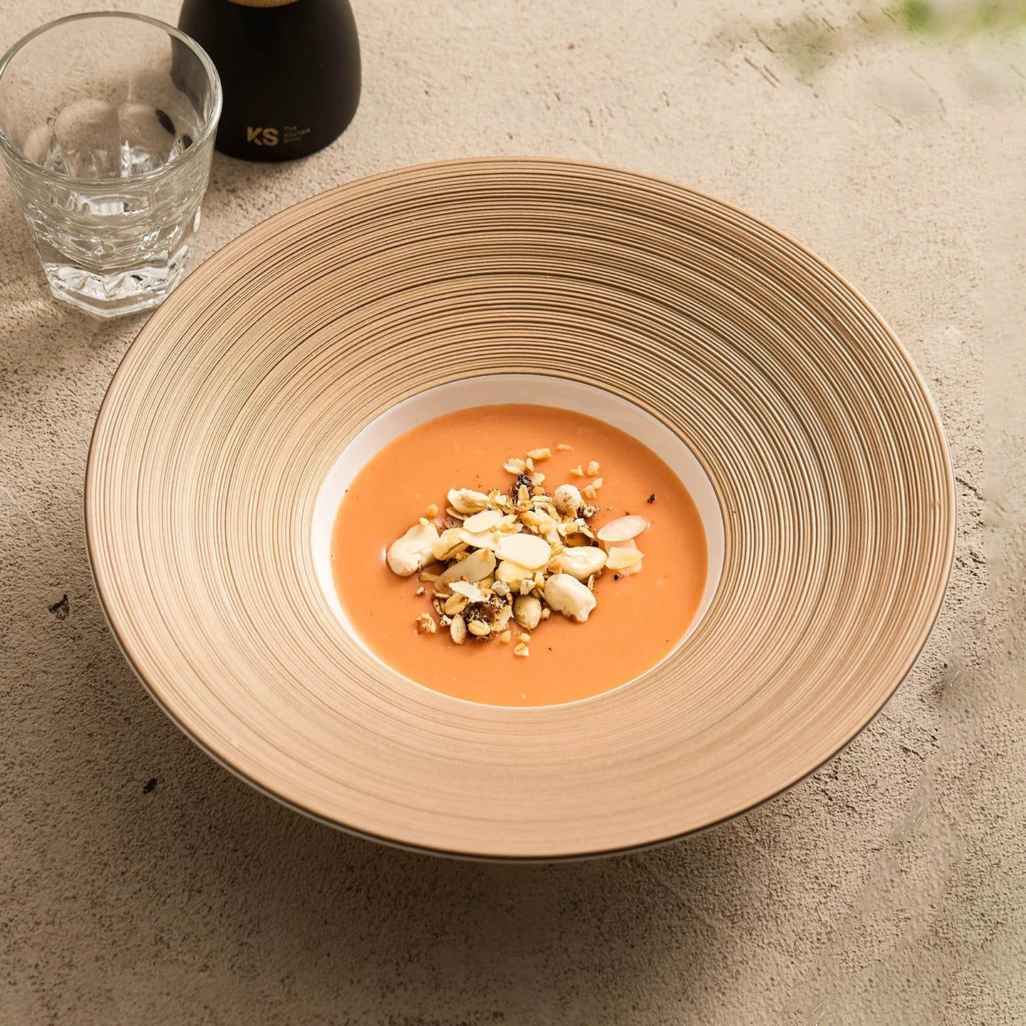 Aurelian Radial 10-Inch Fine Ceramic Hat Plate – Sculptural Fine Dining Series-2