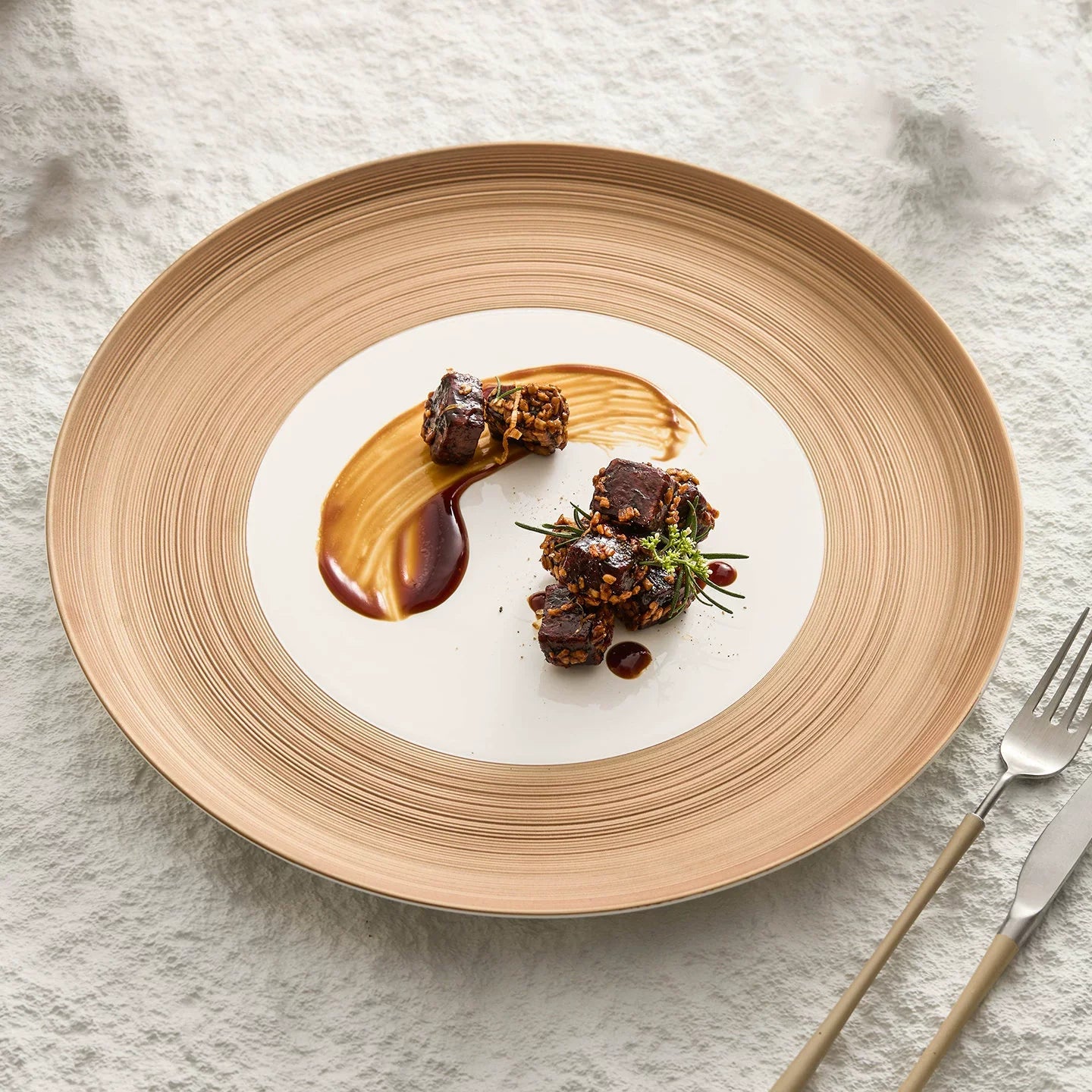 Aurelian Radial 13-Inch Fine Ceramic Flat Plate – Minimalist Sculptural Series-2