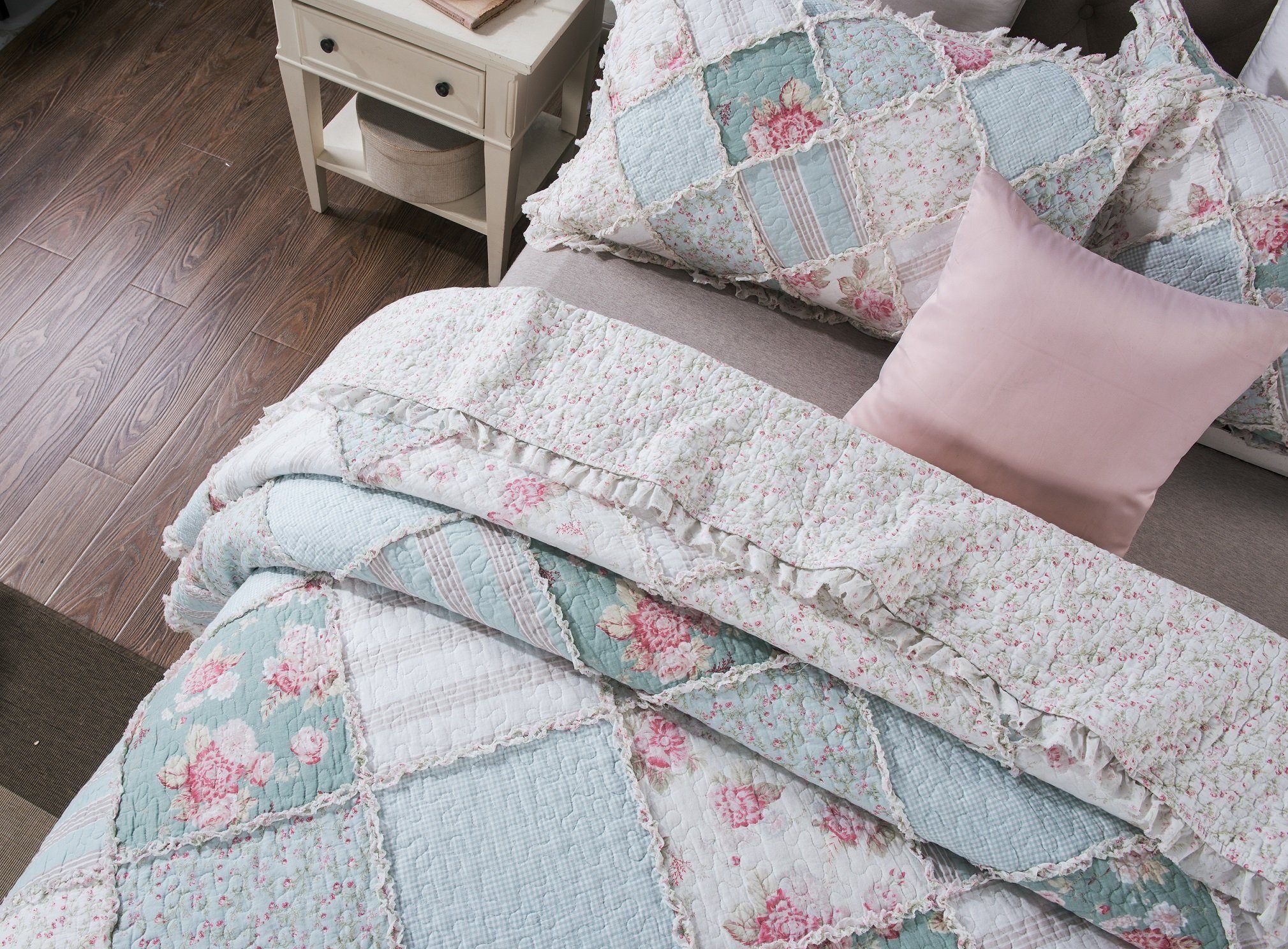 DaDa Bedding Hint of Mint Pastel Cotton Patchwork Quilt Set-3