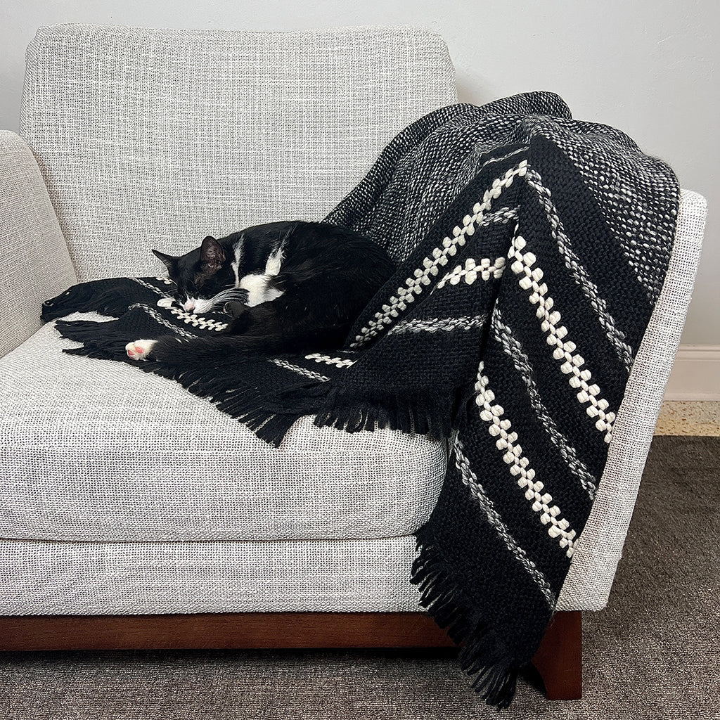 Chunky Black Cuzco Alpaca Throw-2