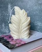Minimalist Feather Candle — Handcrafted Soy Wax Elegance-3