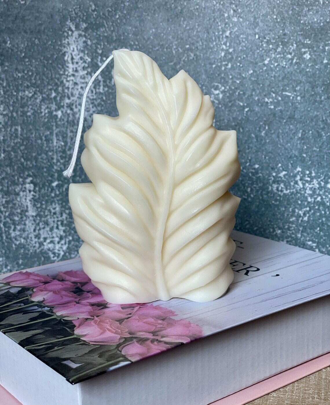 Minimalist Feather Candle — Handcrafted Soy Wax Elegance-3