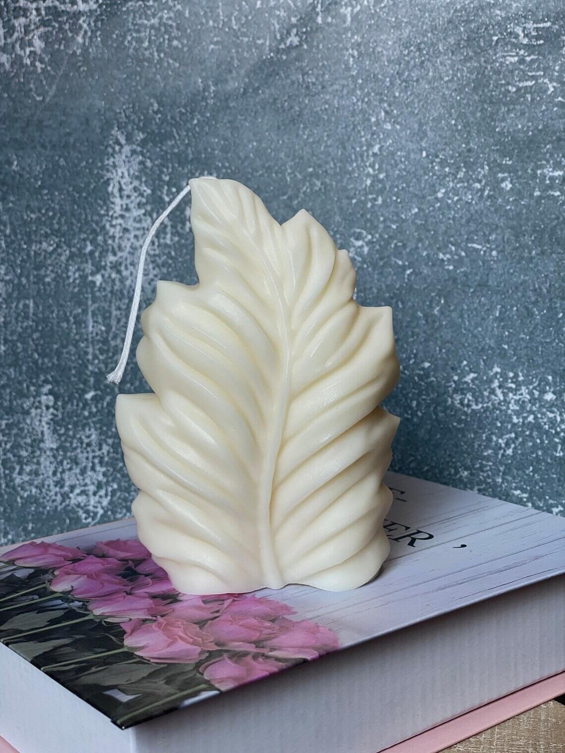 Minimalist Feather Candle — Handcrafted Soy Wax Elegance-2