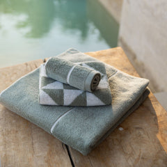 Umbra Towels (Shipping fees may apply)